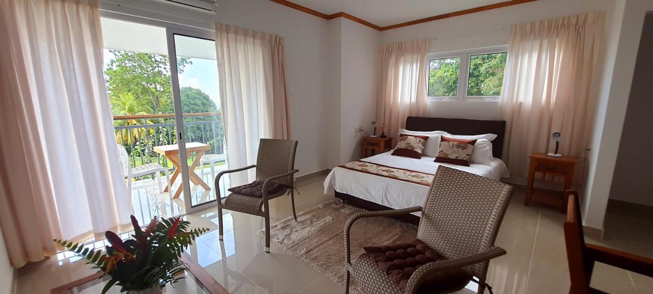 Le Chant De Merle Self -Catering Studios And Apartments Mahé Kültér fotó