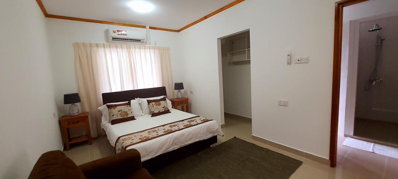 Le Chant De Merle Self -Catering Studios And Apartments Mahé Kültér fotó